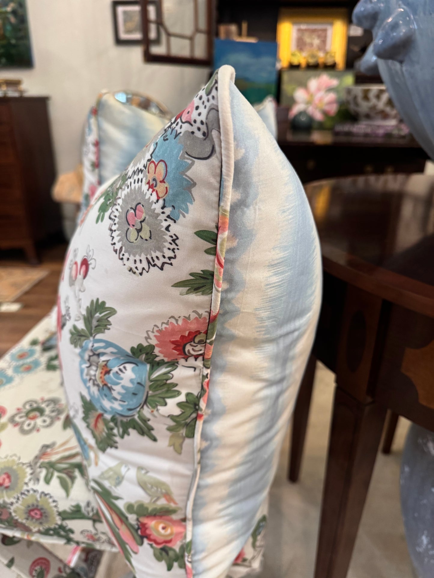 PILLOW Pagoda 22"