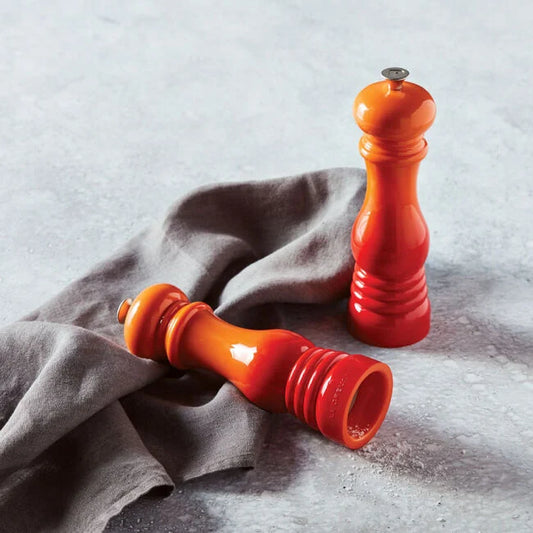 Le Creuset Set 2 Salt And Pepper Mill, Flame