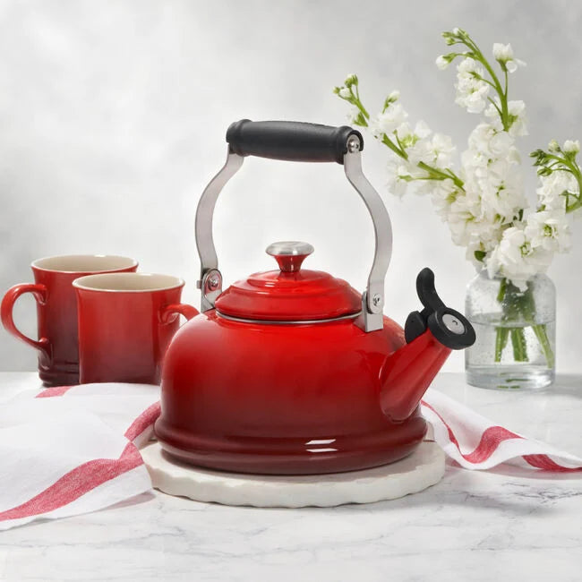 Le Creuset Whistling Kettle 1.7Qt