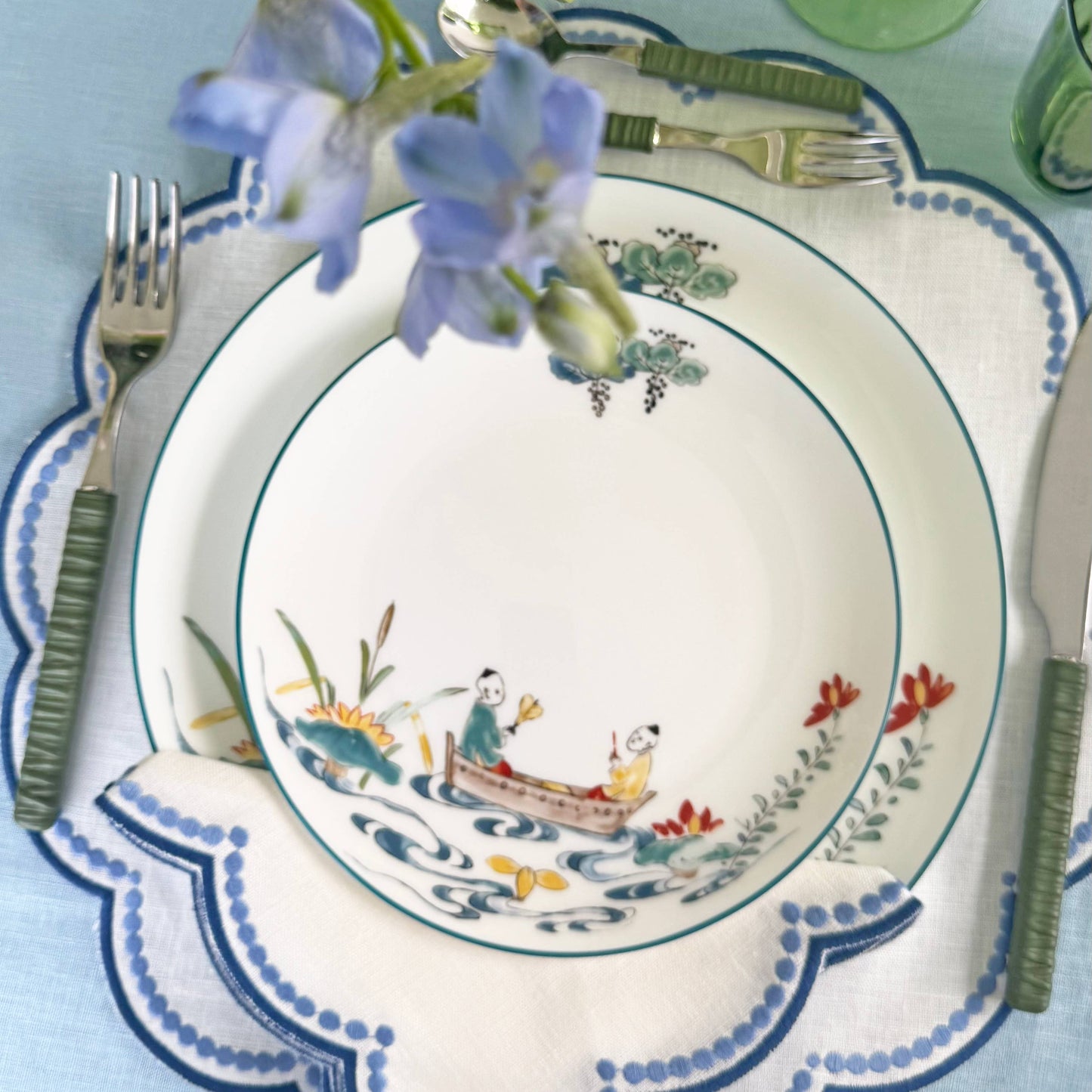 Lilibeth white&blue embroidered linen placemat (set of 4)
