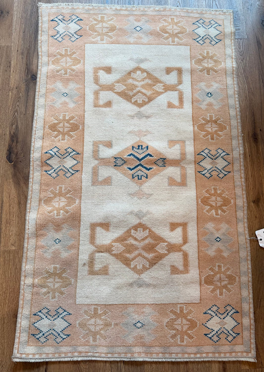 Vintage Turkish Rug 2'6" X 4'3"