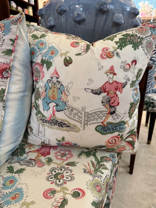PILLOW Pagoda 22"