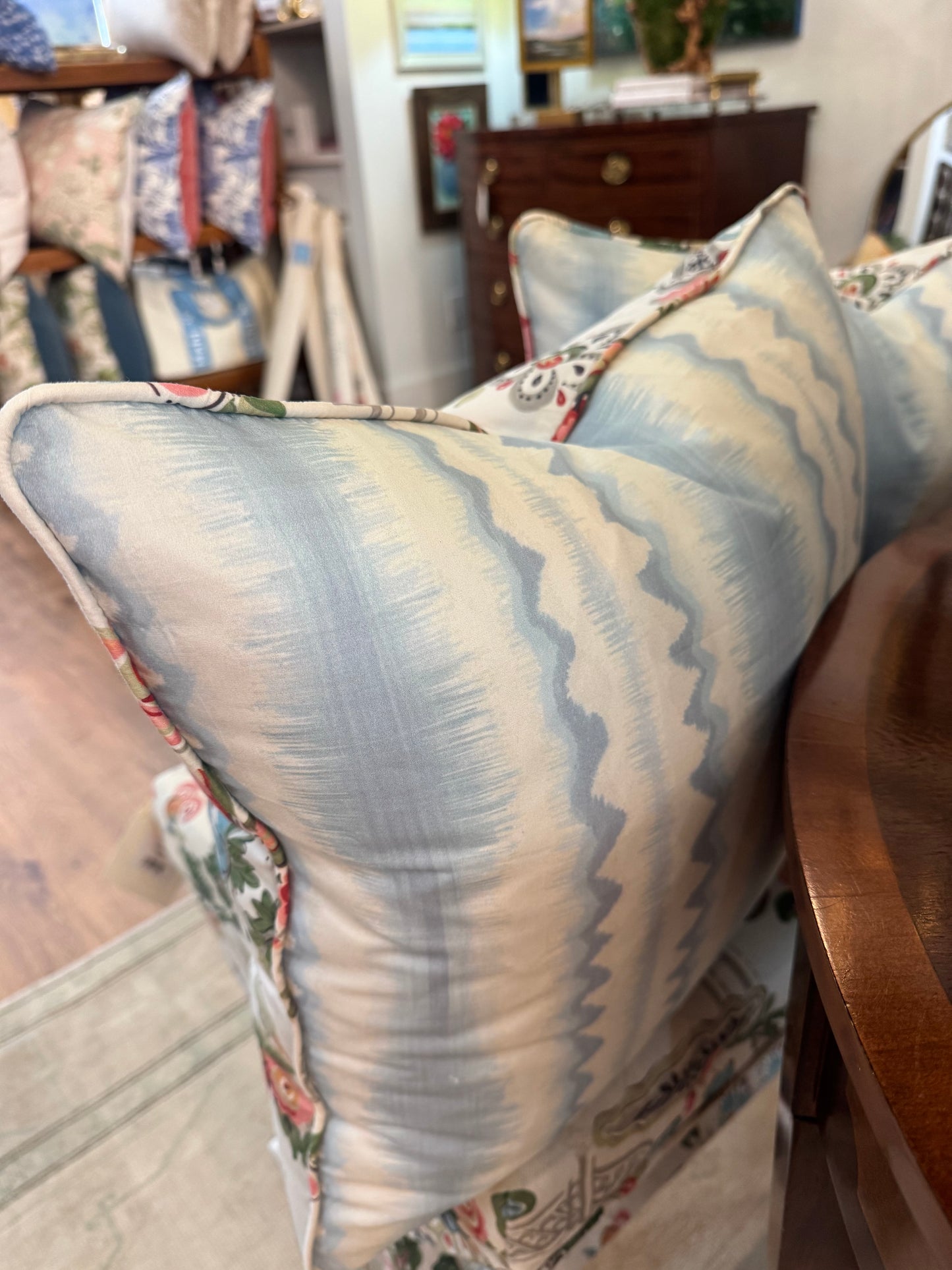 PILLOW Pagoda 22"
