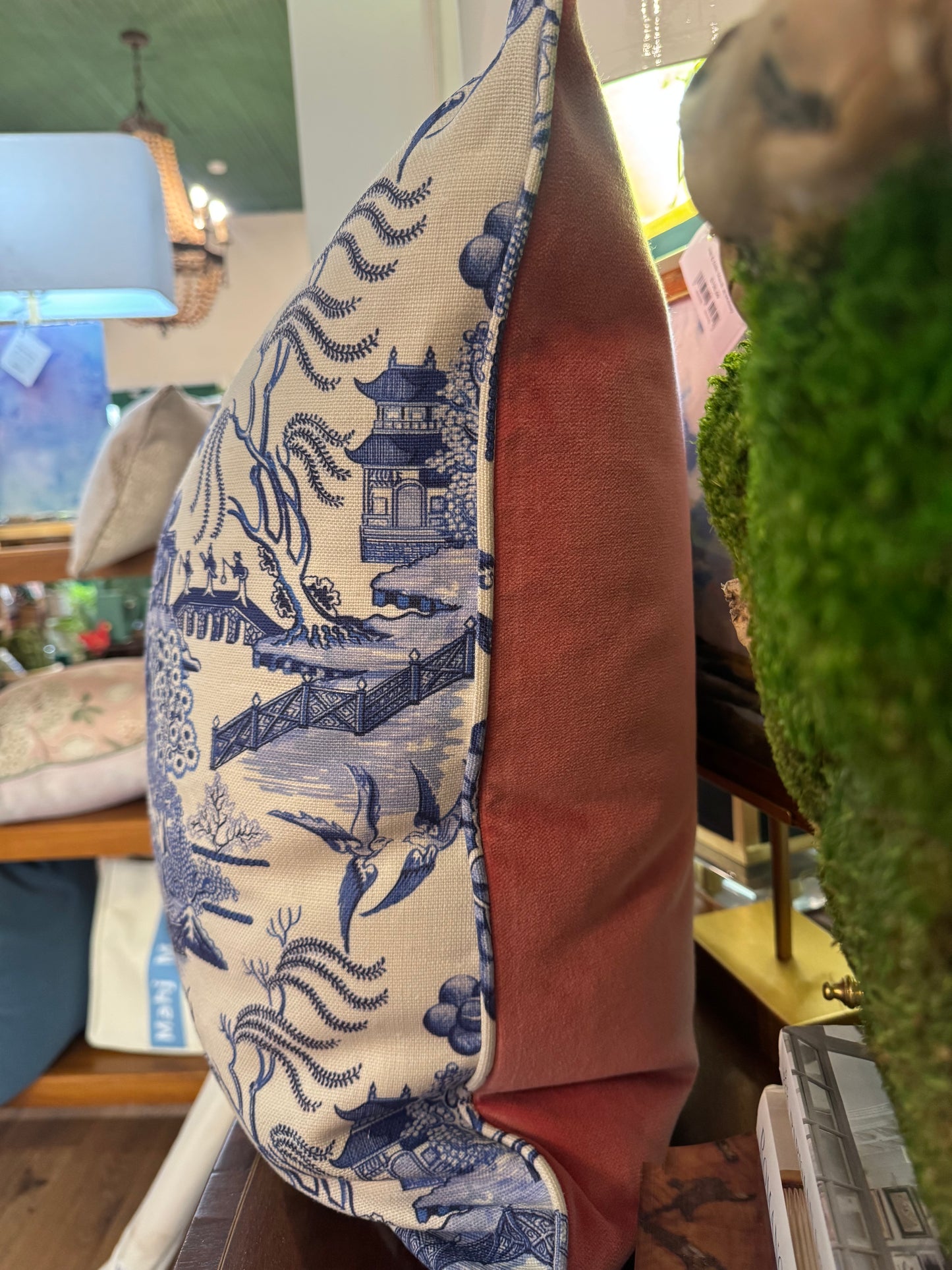 PILLOW Blue Pagodas 22"