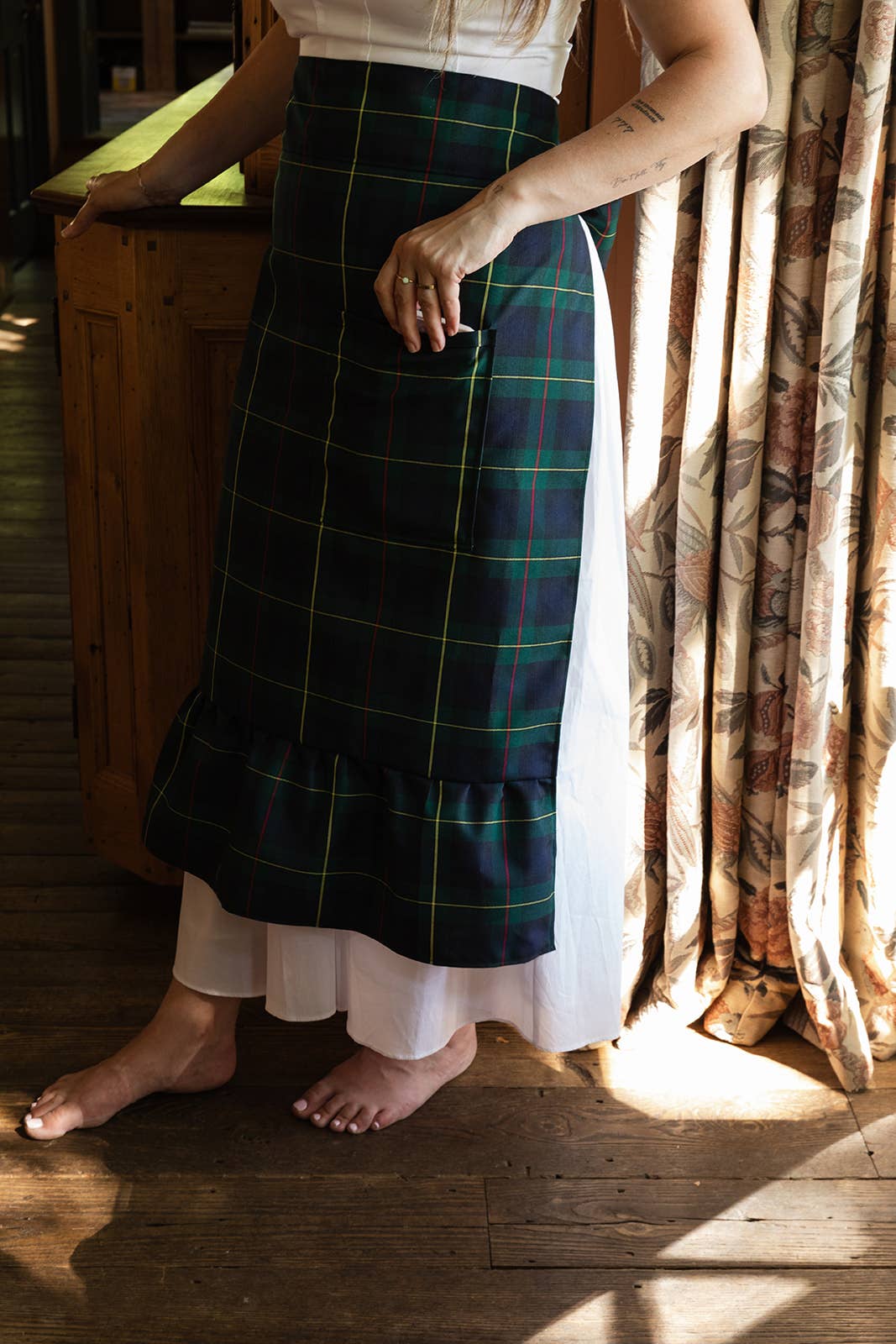 Tartan Full Apron | Holiday Homemaker