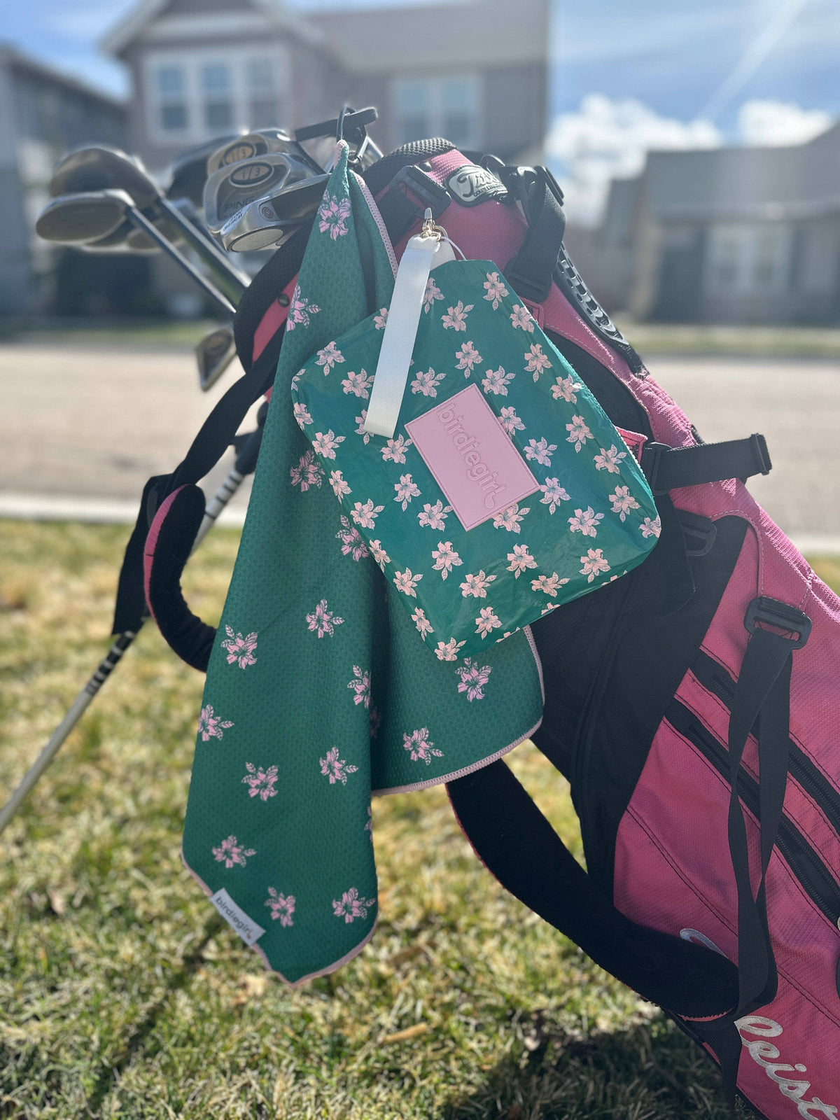 Set of 2: Azalea Magnetic Golf Towel and Golf Accessory Bag