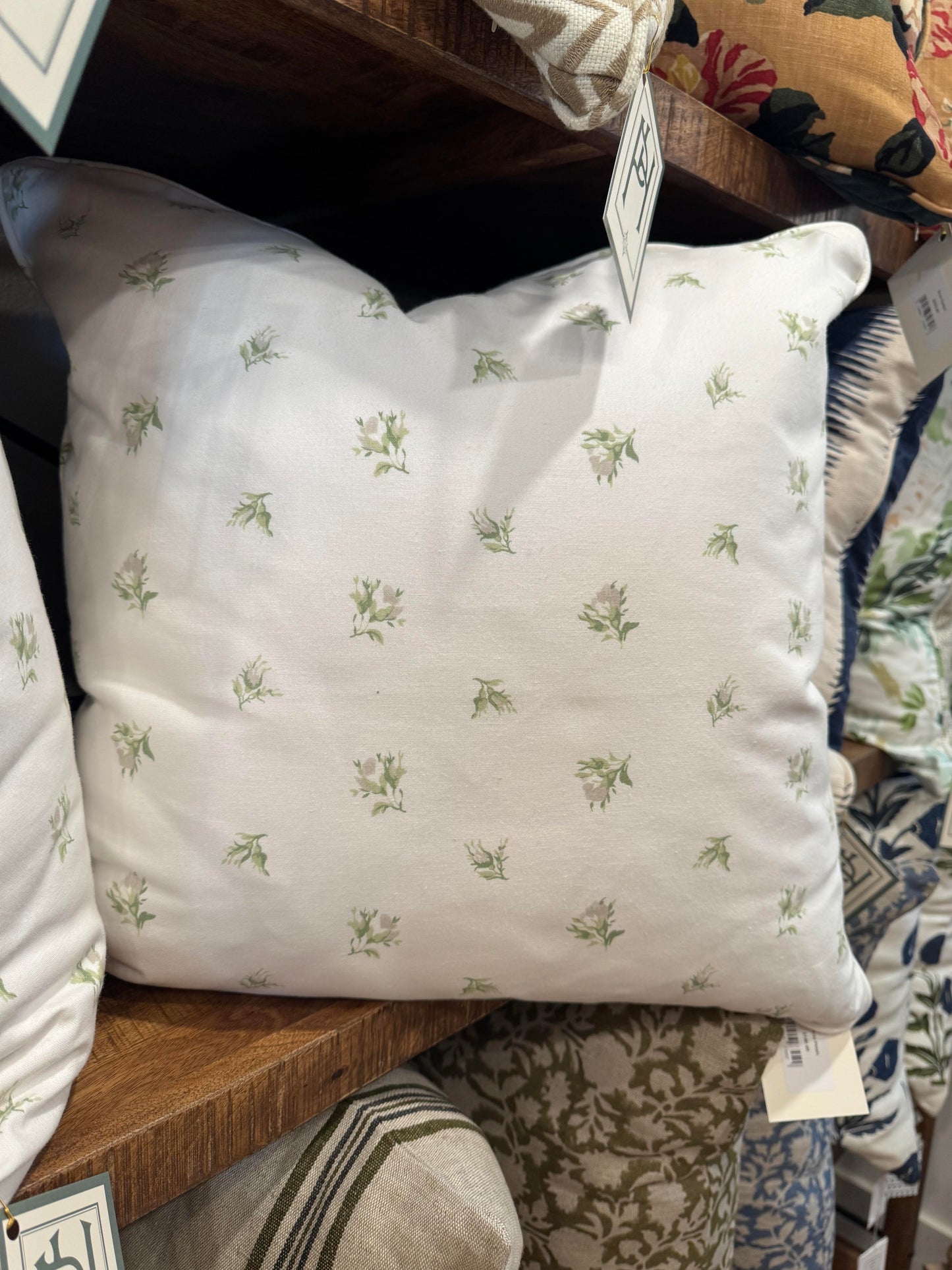 PILLOW White Petals 22"
